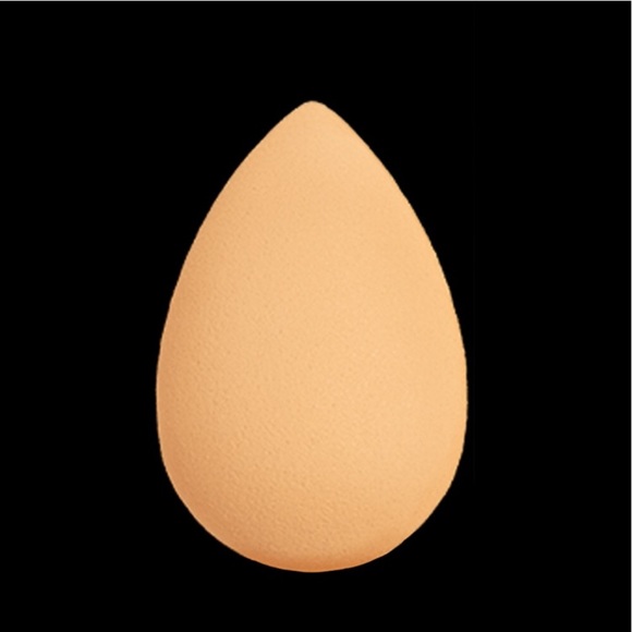 BEAUTYBLENDER Liquid Whip Foundation Sponge 3.2 W - Picture 10 of 16